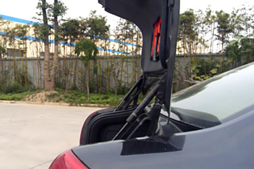  轿车后备箱气弹簧